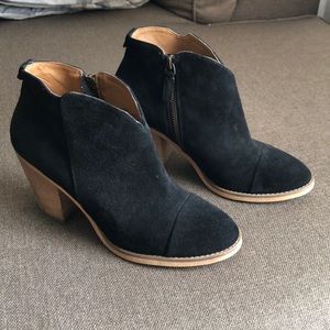 SUSINA Black Suede Booties